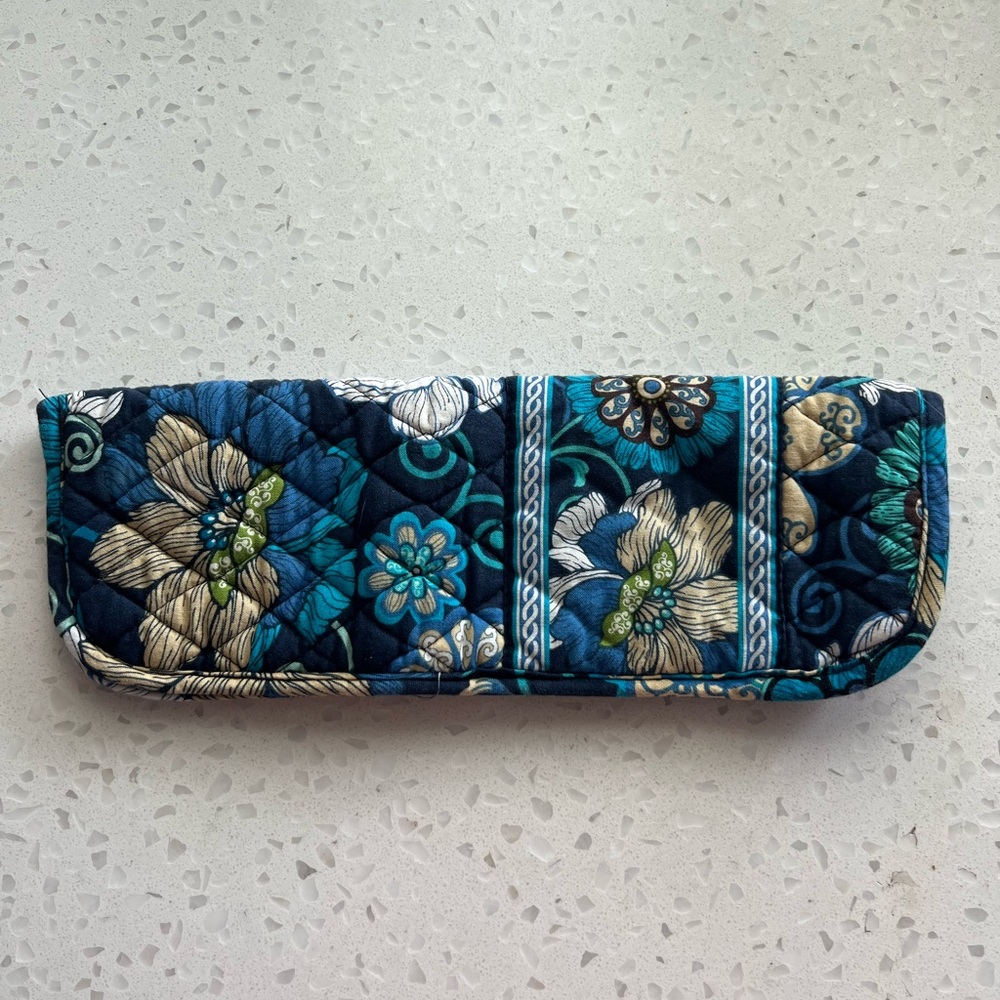 Vera Bradley Curling Flat Iron Travel Pouch in discontinuer Mod Floral Blue